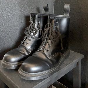 Doc Martens | black on black | 10M